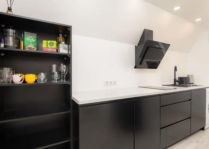 Апартаменты Old Town With Patio *