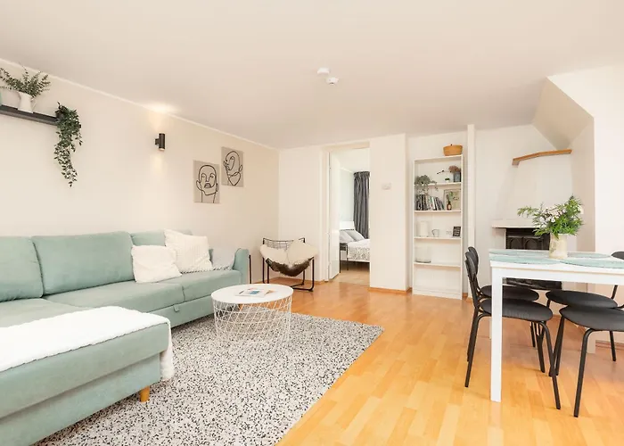 Old Town With Patio Апартаменты *